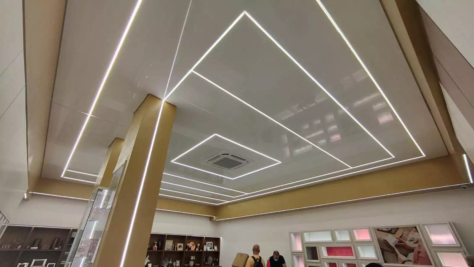 Tela tensada con iluminación integrada